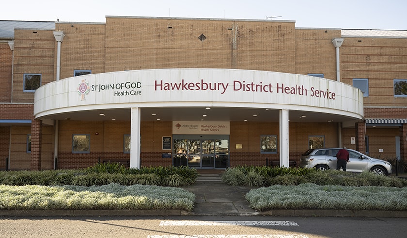The entrance to the Hawkesbury District Health Service building from the outside.